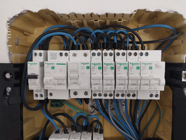 Candiloro Marco Impianti Elettrici Vercelli — Foto 6